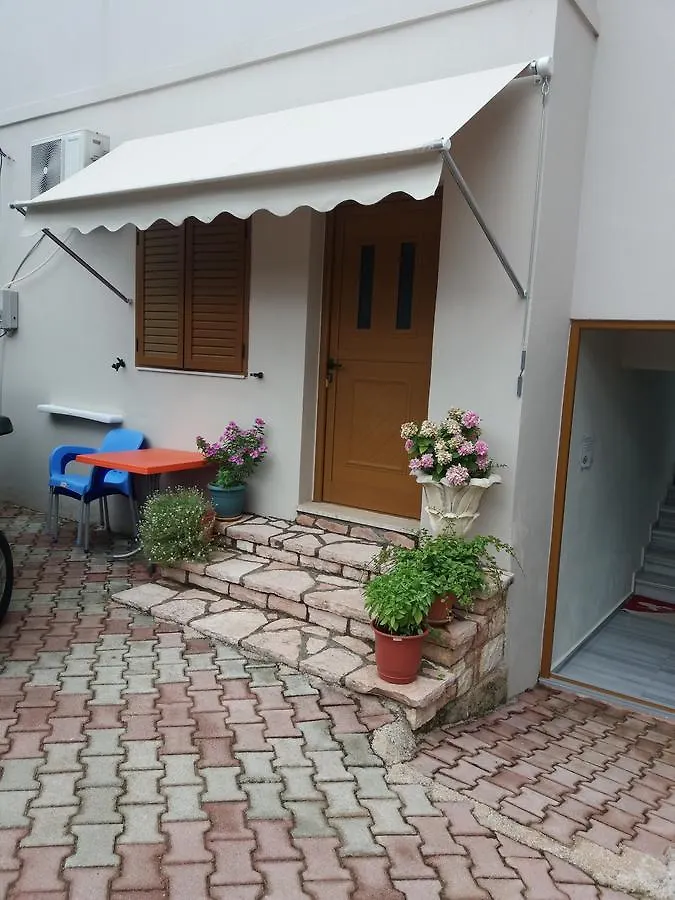 Ksamil Apartments