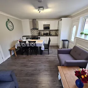 https://holyrood-house.edinburghhotelsuk.org